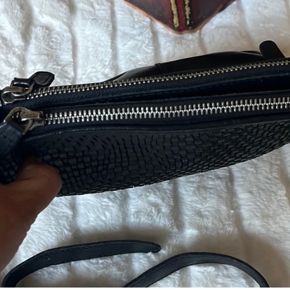 Vilenca Holland Elegant Black Woven Leather Crossbody Bag - Picture 5 of 8